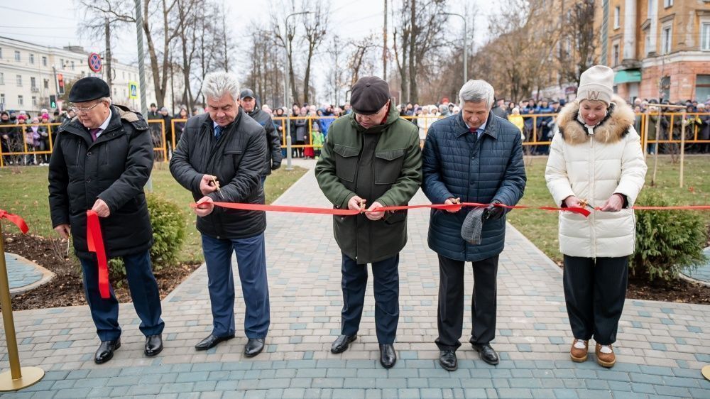 В Кирове открыли монумент «Славе не меркнуть, традициям жить!»